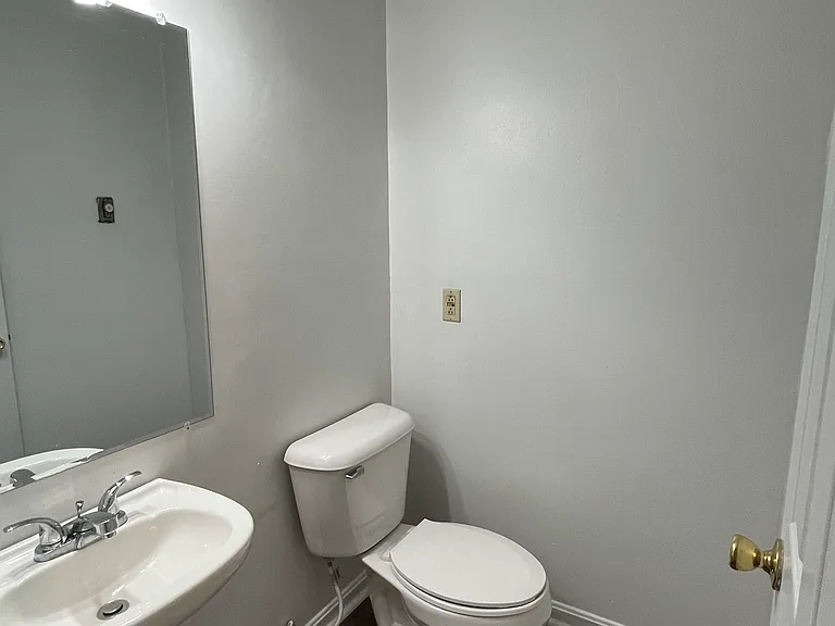 208 Homestead Ave — Photo 8
