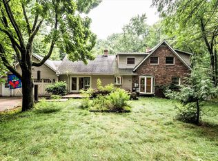 10410 McGregor Rd, Pinckney, MI 48169