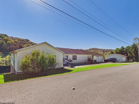 3rd image of 66 Hawks Nest Ln