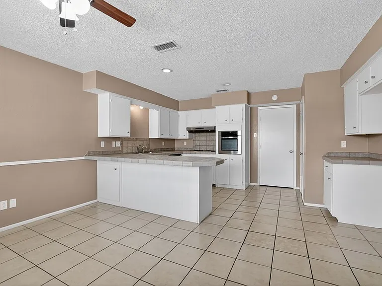 2615 Haynes Dr #B — Photo 14