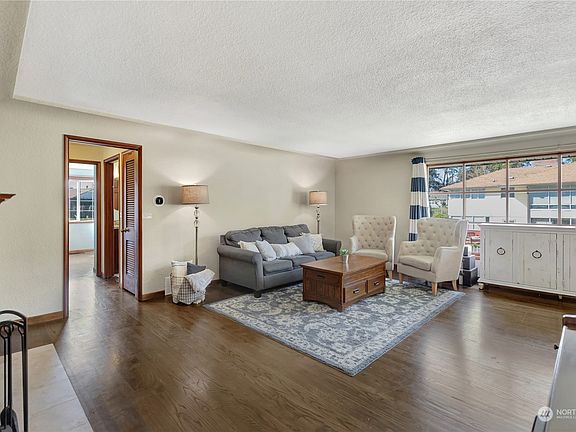 5th image of 3137 Sylvia Boulevard S