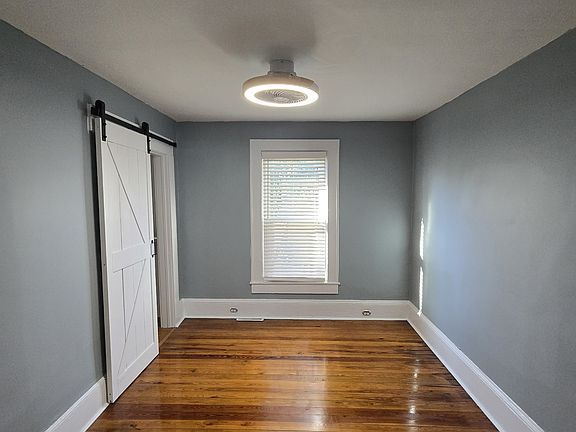 5th image of 904 Parkwood Ave