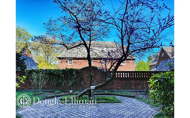 Sold by Douglas Elliman | media 20