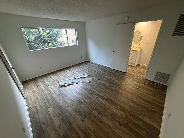 1218 McClellan Dr — Photo 2