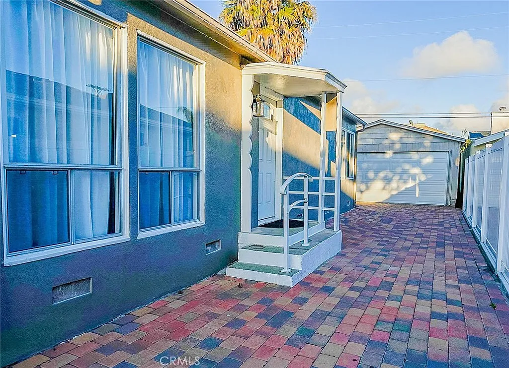2 bed, 826 sqft, $5,450 — Photo 2