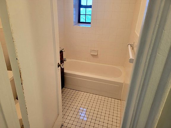 4th image of 1510 Livingston Ave #A26
