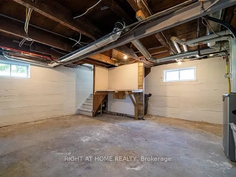 48 Ridley St E — Photo 15