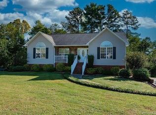 9081 McCray Farms Dr, Hickory, NC 28601