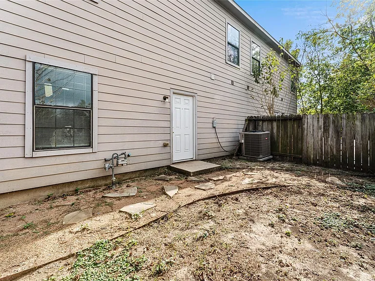 9610 Buffum St #B — Photo 22