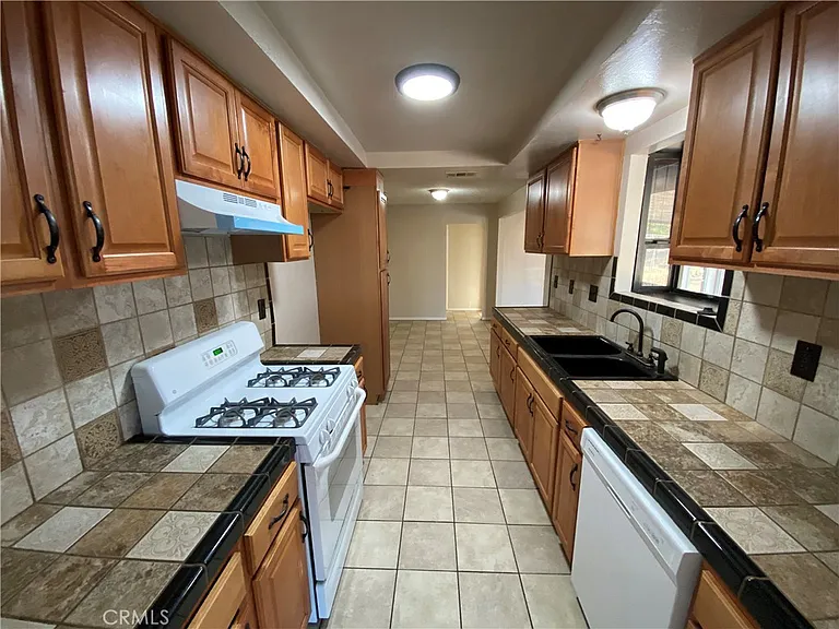 18746 Rock Springs Rd — Photo 5