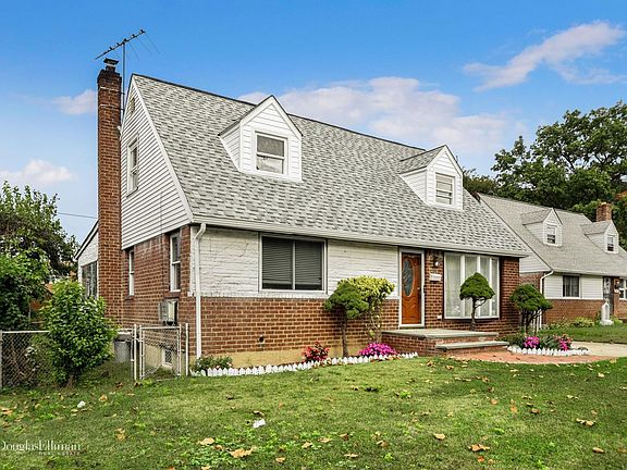3rd image of 666 Lenore Ln