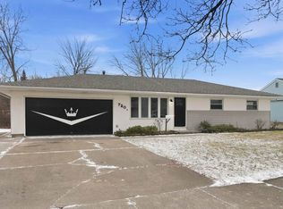 720 E Camden Dr, Fort Wayne, IN 46825