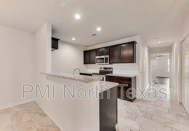 616 N 6th St — Photo 9