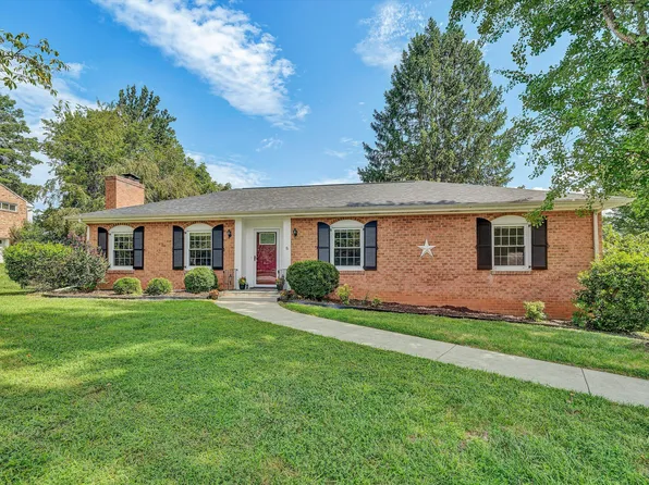 4203 Woodridge Dr, Roanoke, VA 24018