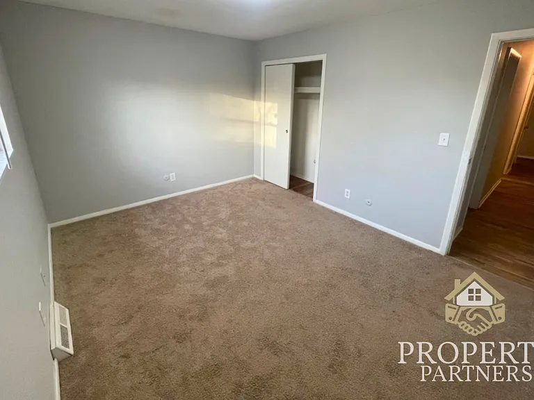 1402 N High School Rd #1404 — Photo 6