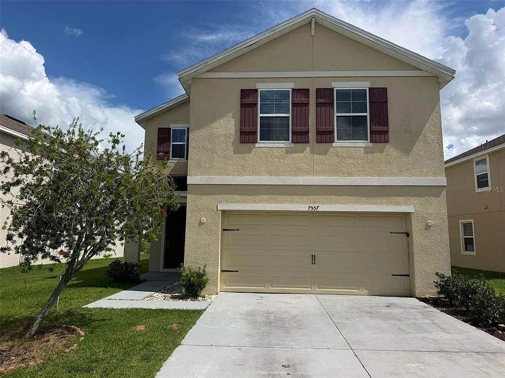 4 bed, 2.5 bath, 2260 sqft, $2,400 — Photo 2