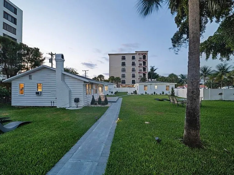 2317 N Ocean Blvd — Photo 7