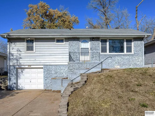 7718 Blondo Dr, Omaha, NE 68134