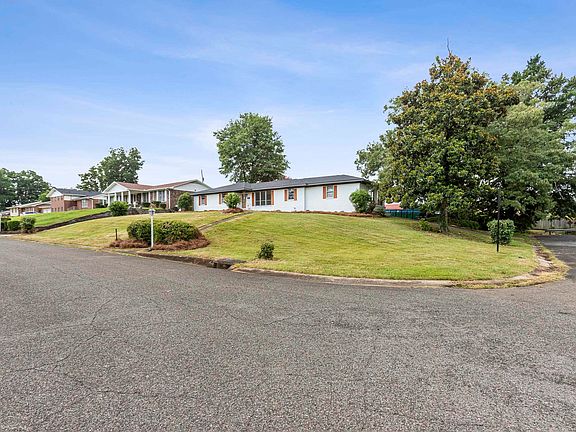2nd image of 601 Beacon Dr