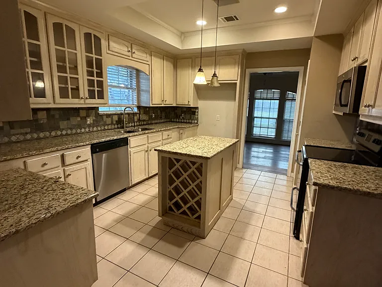 904 Oakmont Dr — Photo 18