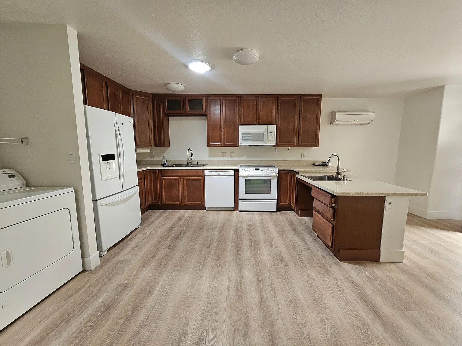 1 bed, $1,600 — Photo 2