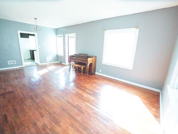 4th image of 312 S Adams St