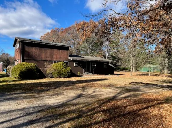 8799 Garbow Rd, Howard City, MI 49329