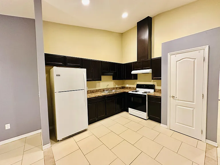 1013 King St — Photo 5