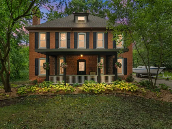 1422 E 8th St, Michigan City, IN 46360