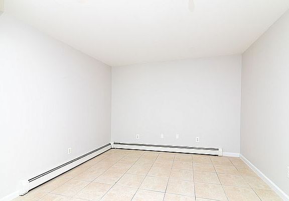 3rd image of 1326 Chisholm St #2F