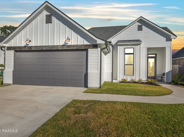 117 Lakes Edge Dr, Broussard, LA 70518