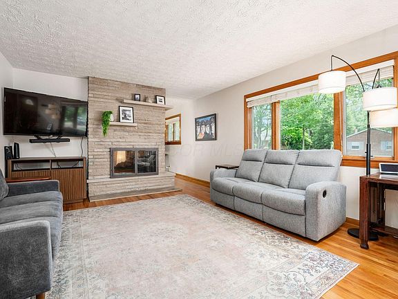 3rd image of 258 Sinsbury Dr N