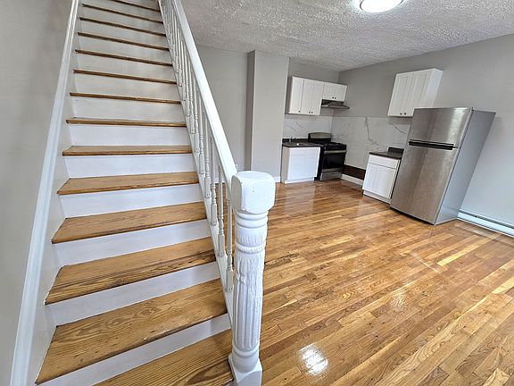 4th image of 940 E 228th St #3