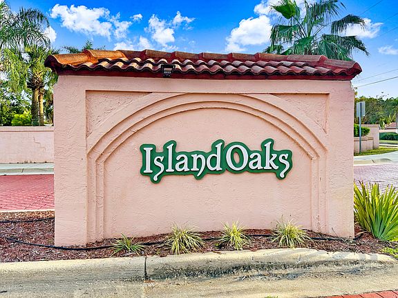 4th image of 355 Island Oaks Pl