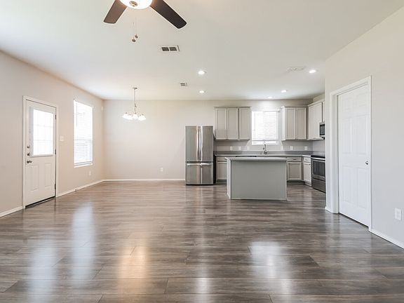 5th image of 1724 Gayla Creek Dr