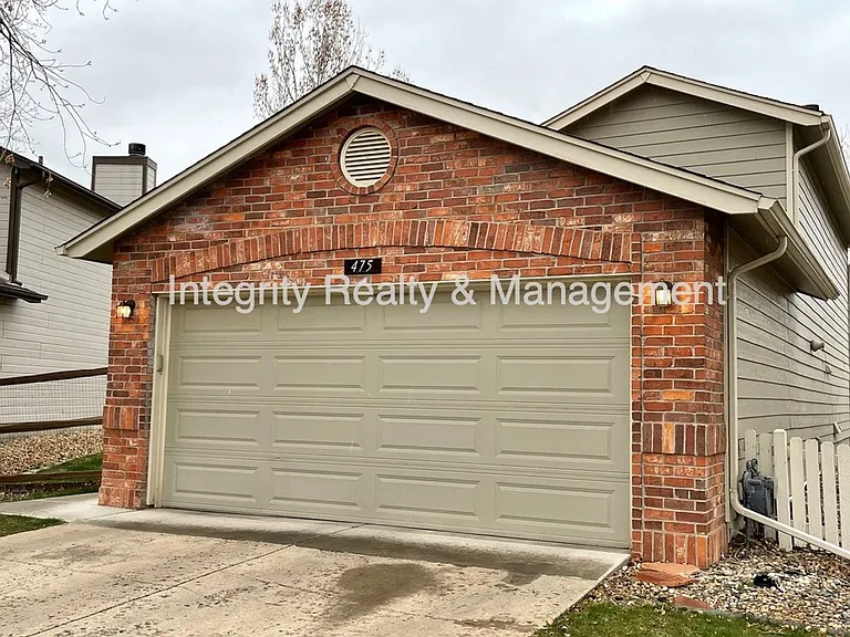 475 Chiswick Cir — Photo 2