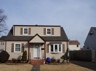 592 Maple Ave, Saddle Brook, NJ 07663