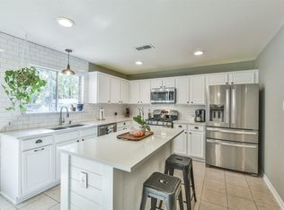 15 Rolling Ridge Ct, Conroe, TX 77385