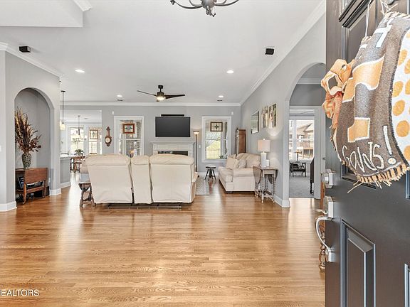 5th image of 411 Millstone Ln