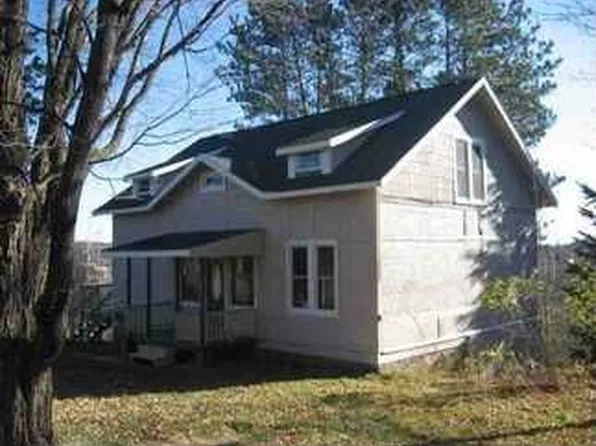 1013 W Franklin St, Iron River, MI 49935