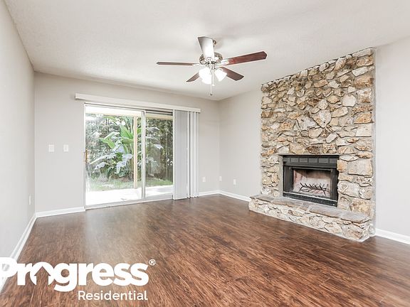 3rd image of 26430 Sleepy Hollow St
