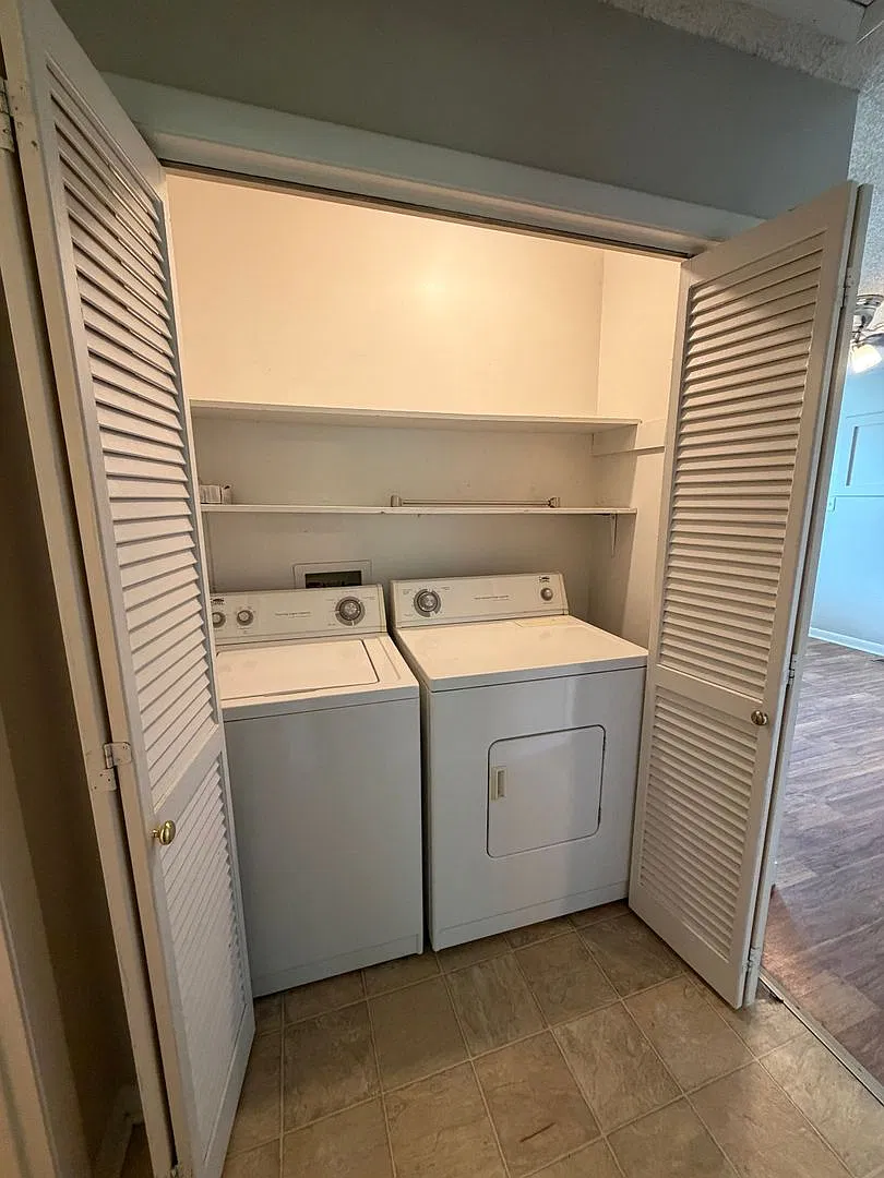 212 Jay Dr — Photo 2