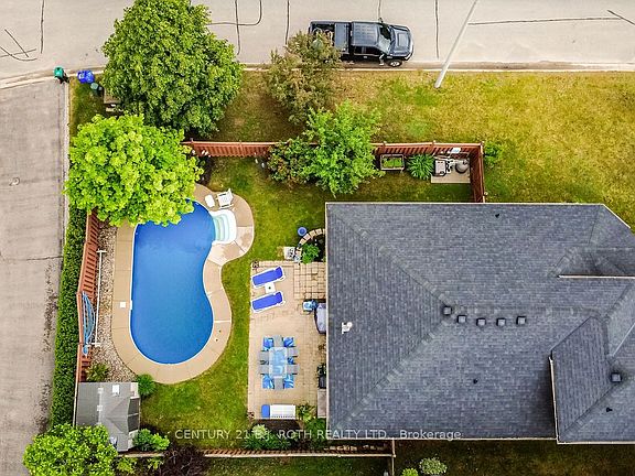 5th image of 30 McAvoy Dr