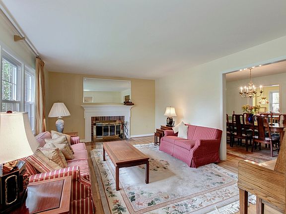 3rd image of 4403 Dartmoor Ln