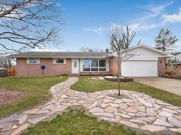 25770 Lily Creek Dr, Elkhart, IN 46514