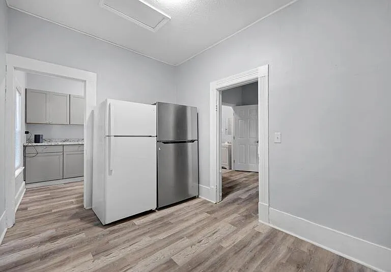 1648 W 36th St #1 — Photo 9