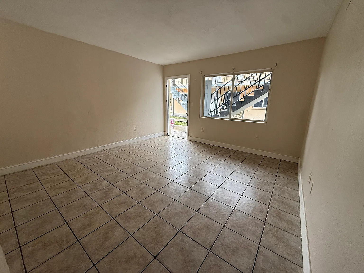 2 bed, 702 sqft, $2,350 — Photo 4