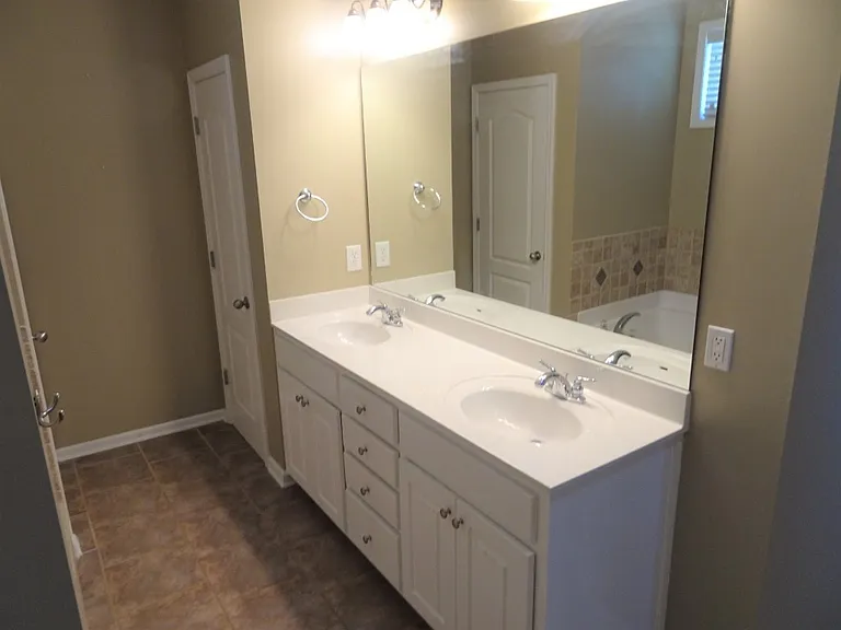 71 Covington Ter — Photo 12
