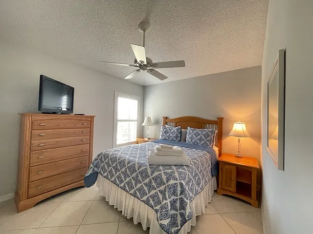 2909 Meadow Lawn Ln — Photo 7