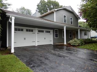 11 Kimberly Ann Dr, Smithfield, RI 02828